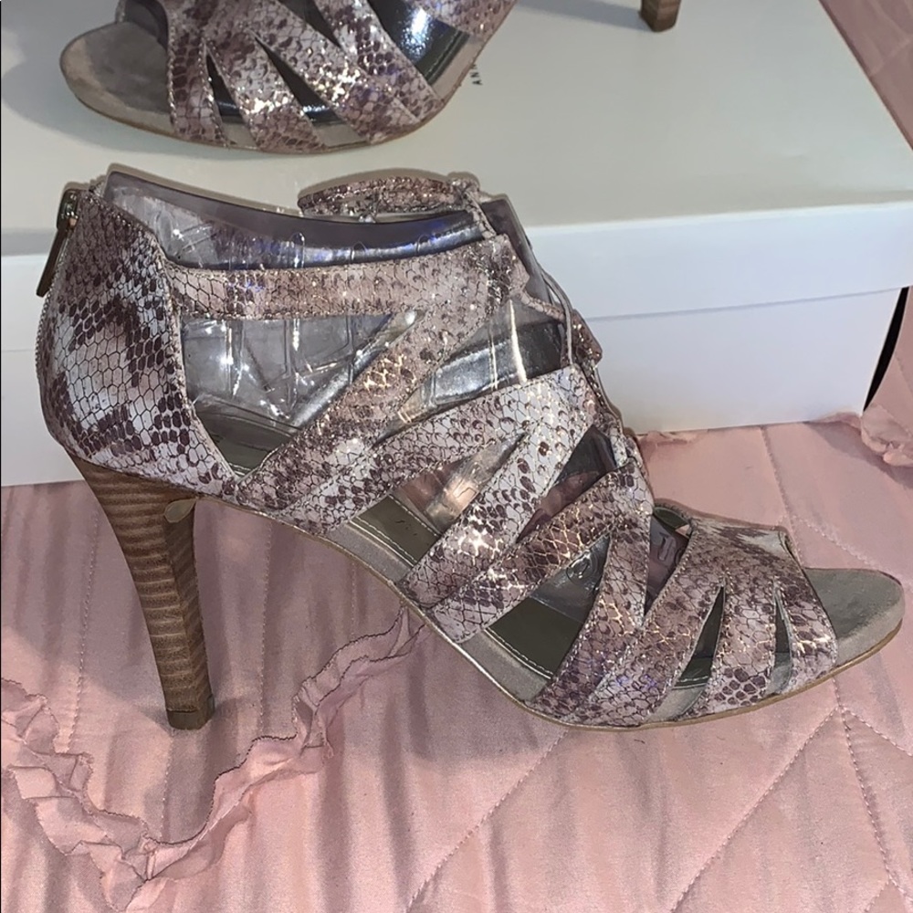 heels - Picture 2 of 2